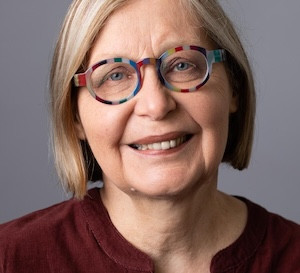 Dr Ros Taplin